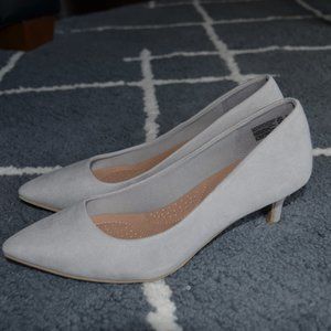 Light Gray Faux Suede Heels 6W